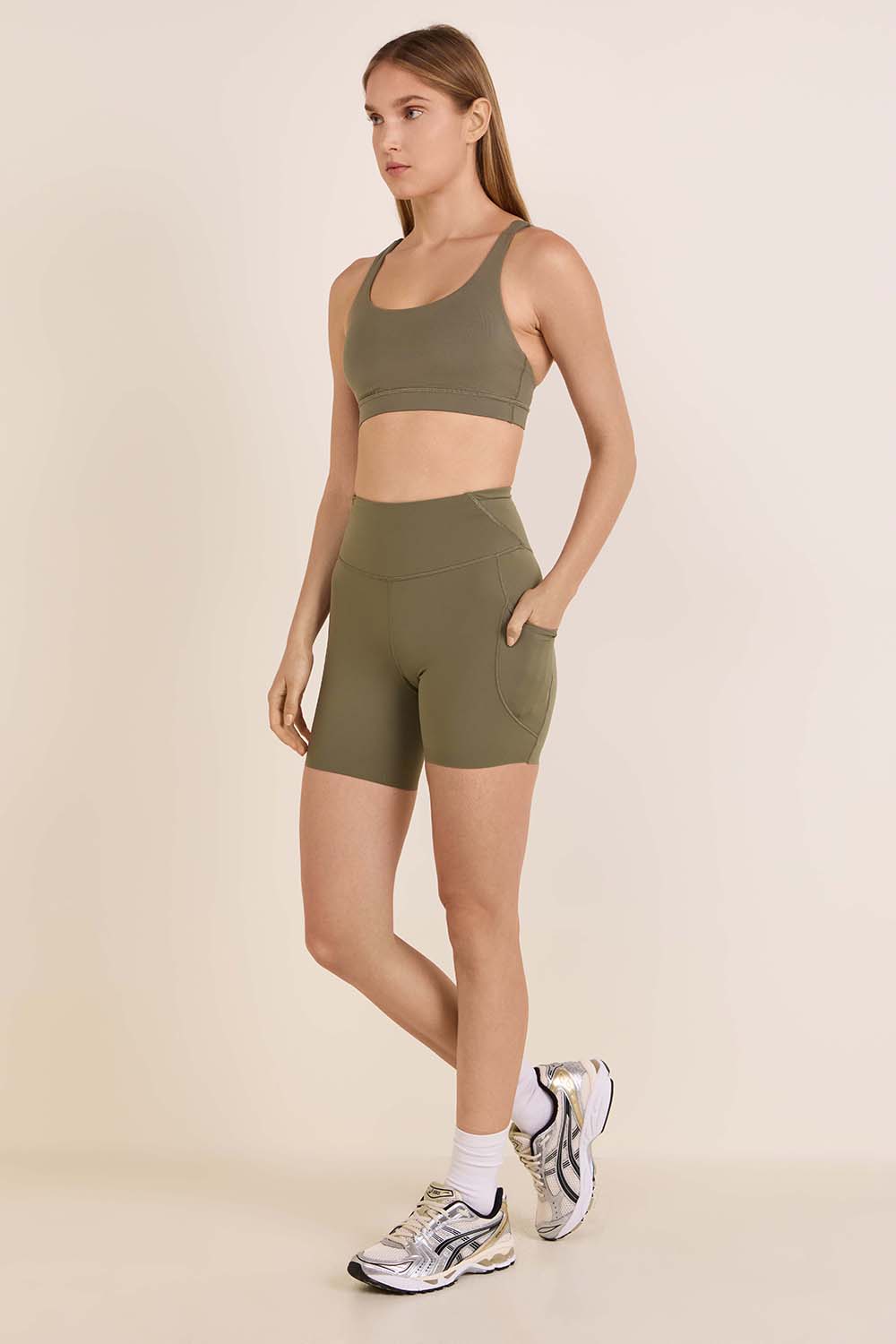 Fast and Free High-Rise Short 6 Pockets